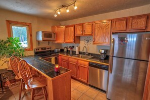 Microondas, horno, placa de cocina, lavavajillas