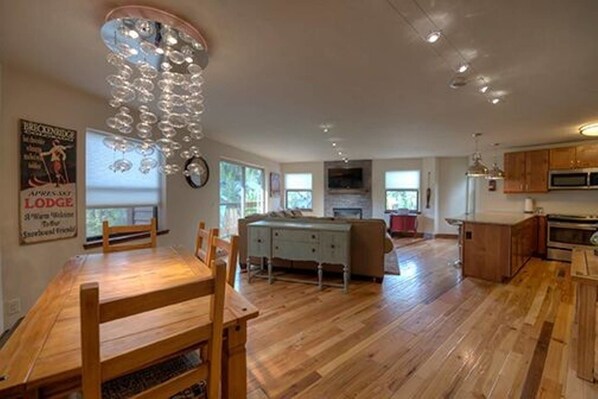 TV, fireplace - Ski Hill Penthouse -ski/in, Ski/out & Walk to Main (Breckenridge)