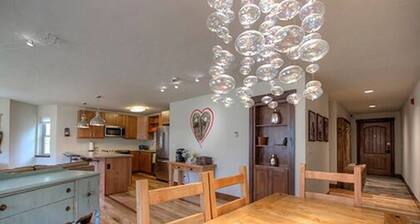 Ski Hill Penthouse -ski/in, Ski/out & Walk to Main