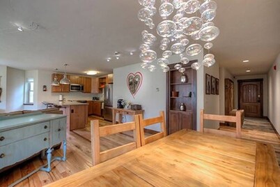 Ski Hill Penthouse -ski/in, Ski/out & Walk to Main