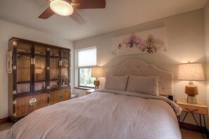 2 bedrooms, iron/ironing board, free WiFi - Ski Hill Penthouse -ski/in, Ski/out & Walk to Main (Breckenridge)