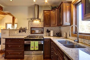 ไมโครเวฟ, เตาอบ, เตาประกอบอาหาร, เครื่องล้างจาน