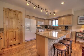 Mikrowelle, Ofen, Herdplatte, Geschirrspüler