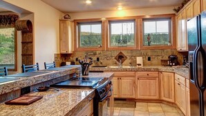 Private kitchen - The Wellington Mansion - Accommodates up to 20! (Breckenridge)