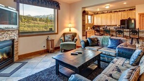 Living area - The Wellington Mansion - Accommodates up to 20! (Breckenridge)