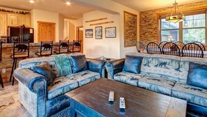 Living area - The Wellington Mansion - Accommodates up to 20! (Breckenridge)