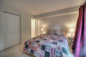 2 bedrooms, iron/ironing board, free WiFi - Swan's Nest - Hot Tub & Hiking! (Breckenridge)