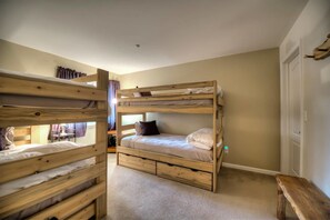 2 bedrooms, iron/ironing board, free WiFi - Swan's Nest - Hot Tub & Hiking! (Breckenridge)