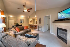 TV, fireplace
