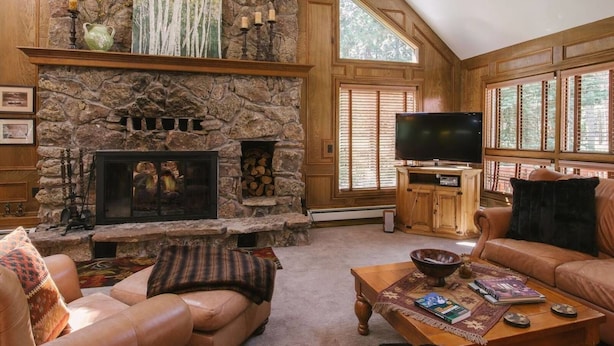 TV, fireplace - Timberlake Lodge at Goose Pasture Tarn! (Breckenridge)
