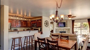 In-room dining - Swan's Nest - Hike & Bike Breckenridge (Breckenridge)