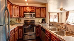 Private kitchen - Swan's Nest - Hike & Bike Breckenridge (Breckenridge)