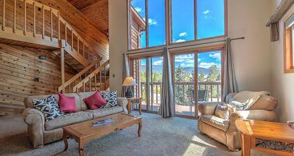 Wildernest Escape - Sunlit Townhome With Spa!