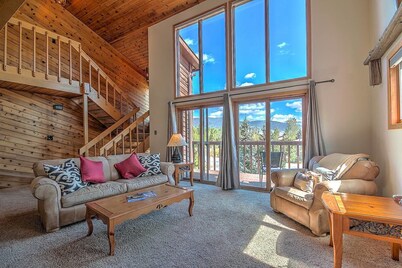 Wildernest Escape - Sunlit Townhome With Spa!