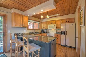 Cookware/dishes/utensils - Wildernest Escape - Sunlit Townhome With Spa! (Silverthorne)
