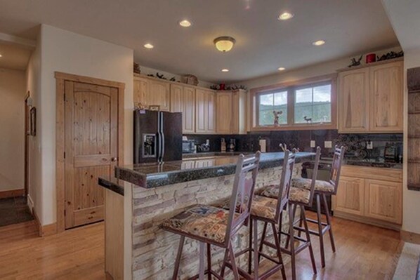 Keittoastiat/astiat/ruokailuvälineet