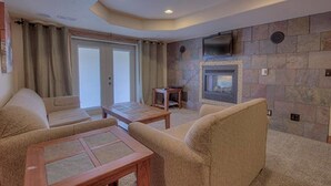 Living area - Vista Point Gathering - Hot Tub on Deck With Views (Breckenridge)