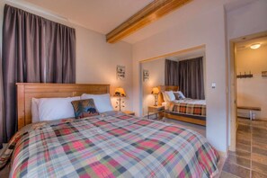 3 chambres, fer et planche à repasser, accès au Wi-Fi (inclus)