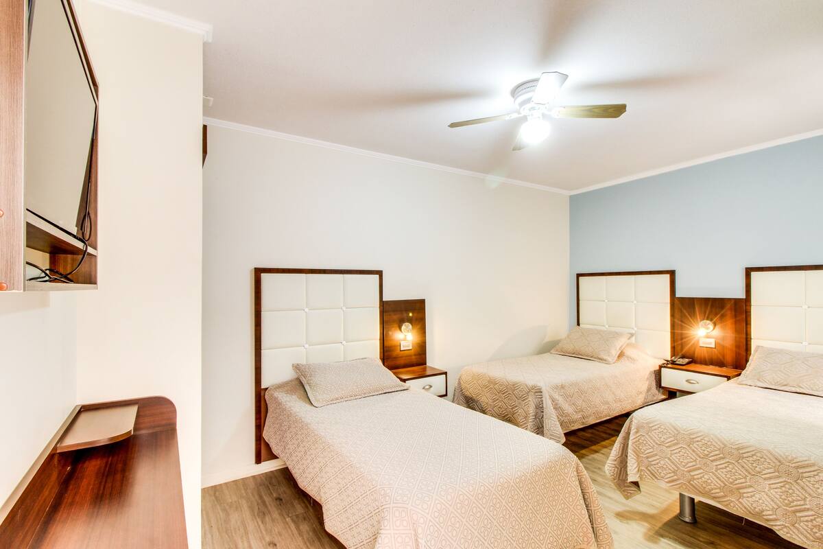 Habitación, 3 camas individuales, baño privado (Triple) | Wifi gratis y ropa de cama