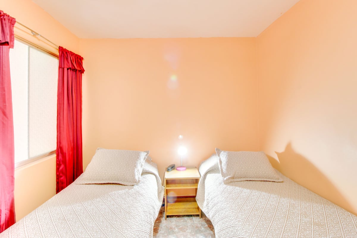 Habitación doble, 2 camas individuales, baño privado | Wifi gratis y ropa de cama