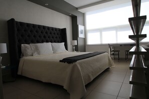 Departamento Confort, 1 cama King size | Caja de seguridad en la habitación y escritorio