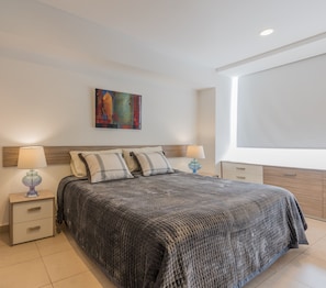Departamento Confort, 1 cama King size y sofá cama | 1 habitación, escritorio, tabla de planchar con plancha y wifi gratis