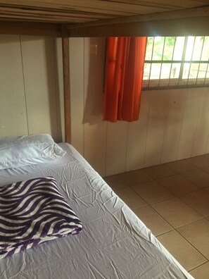 Basic-fællessovesal - kun mænd - handicapvenligt - udsigt til have | Baby-/barnesenge (tillægsgebyr), gratis Wi-Fi