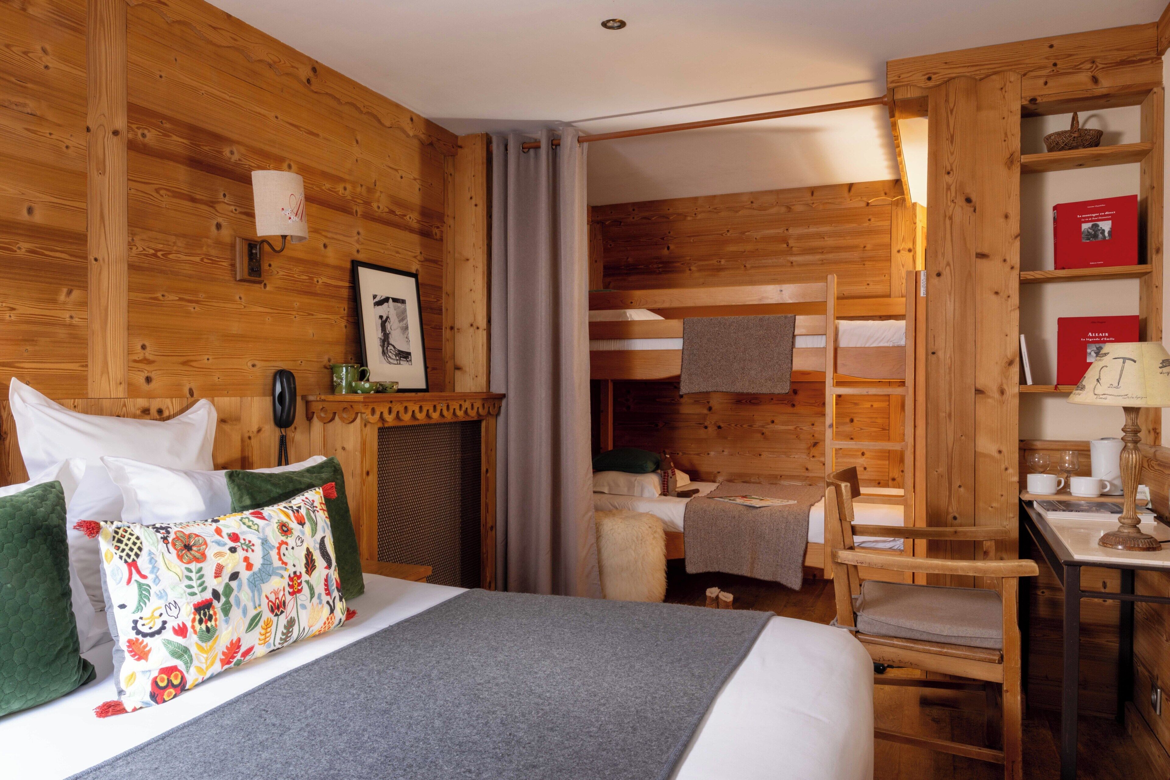 Chambre quadruple familiale | Literie de qualité, coffre-fort, décor unique, ameublement unique