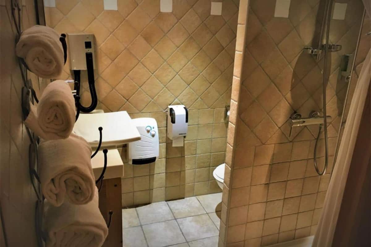 standard triple room | premium bedding, in-room safe, individually decorated