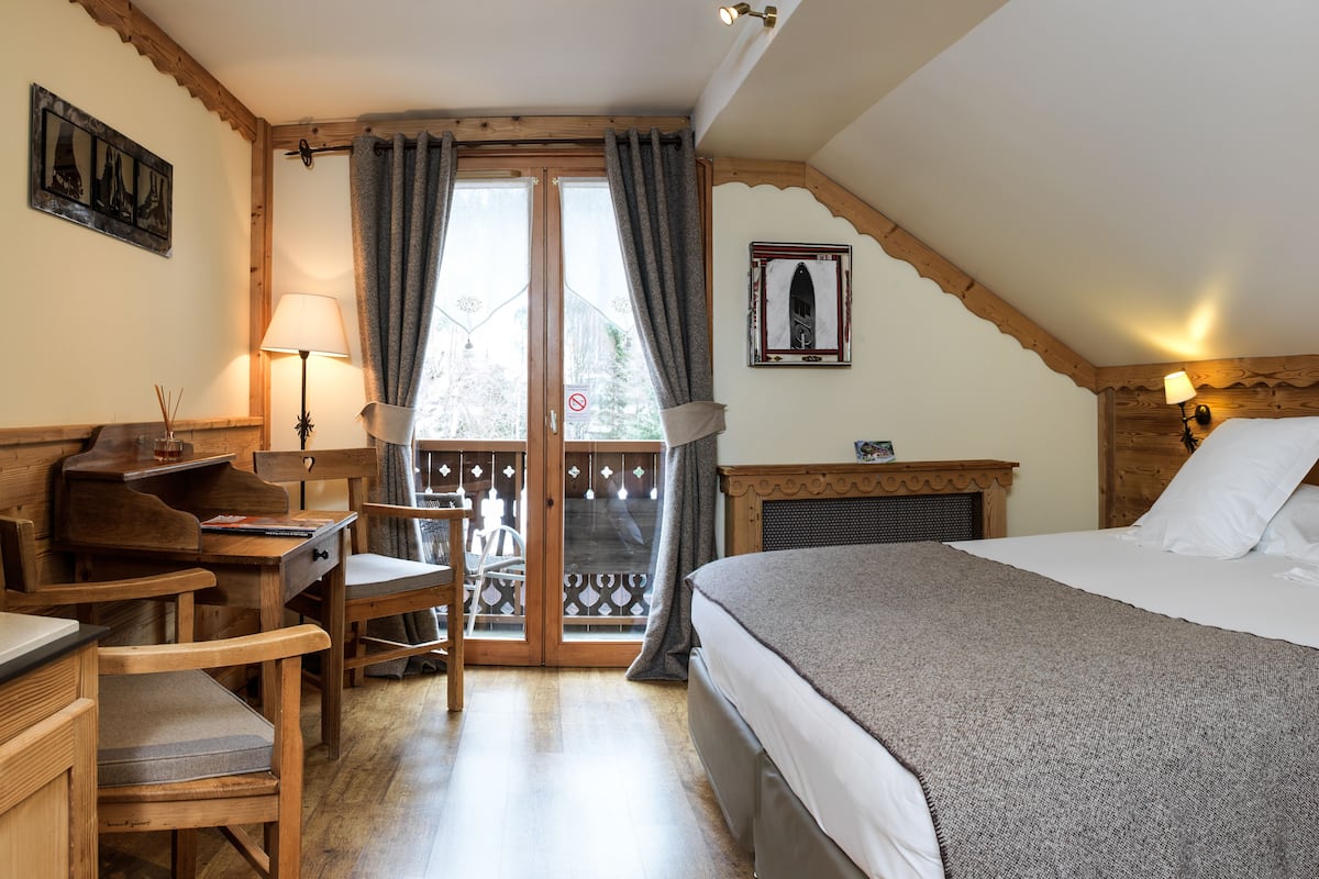 Superior Double or Twin Room, Mountain View | Premium bedding, in-room safe, individually decorated