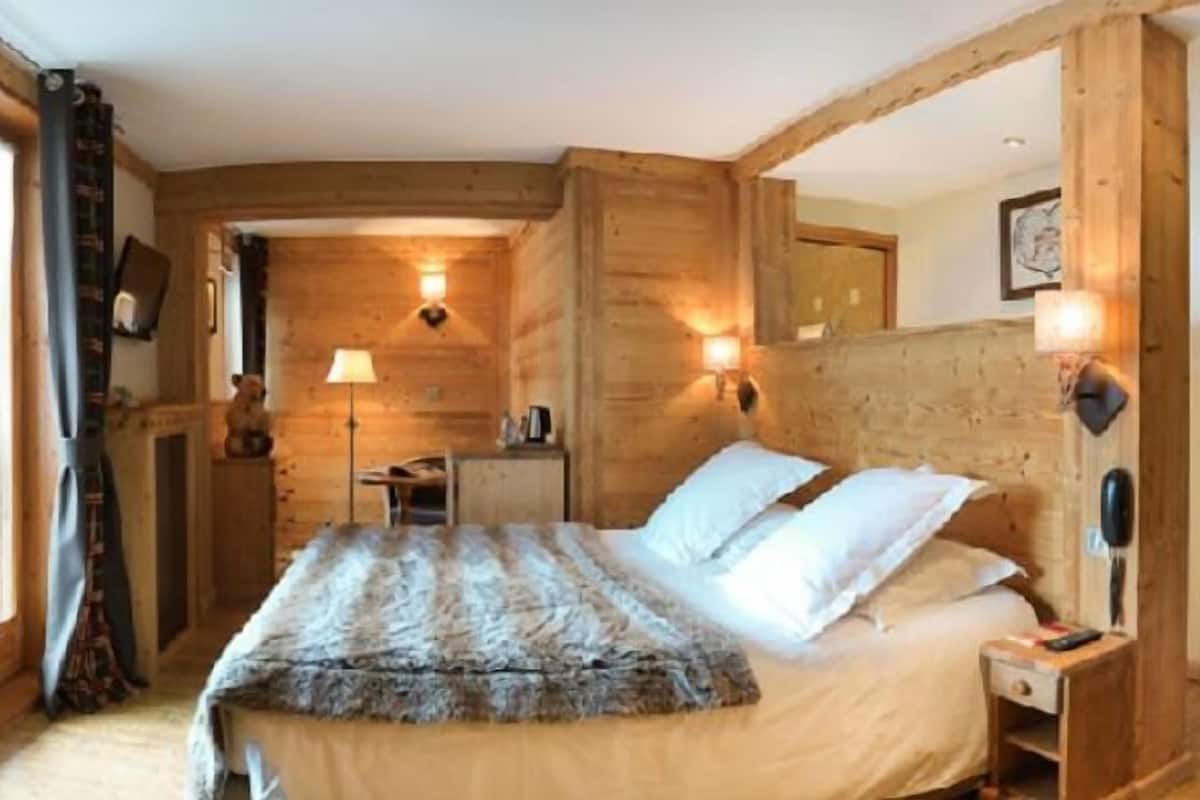 junior room, mountain view | premium bedding, in-room safe, individually decorated