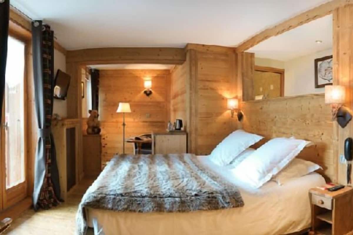 Junior Room, Mountain View | Premium bedding, in-room safe, individually decorated