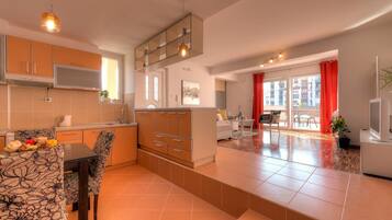 Luxury Apartment, 1 Bedroom, Terrace, Garden Area | In-room dining