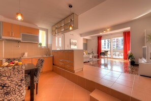 Appartement Luxe, 1 chambre, terrasse, cÎté jardin | Restauration dans la chambre