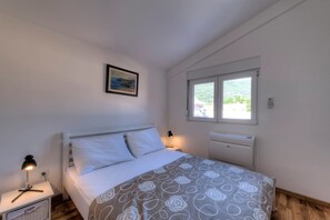 Deluxe Apartment, 1 Bedroom, Sea View | 1 bedroom, desk, soundproofing, iron/ironing board - Apartments Delfin (Tivat)