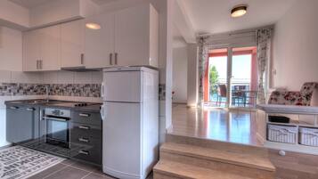 Deluxe Apartment, 1 Bedroom, Sea View | Private kitchen | Fridge, microwave, stovetop, dishwasher