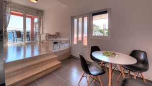 In-room dining - Apartments Delfin (Tivat)