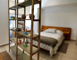 Departamento Confort, 1 cama matrimonial y sofá cama | 1 habitación, tabla de planchar con plancha y wifi gratis 