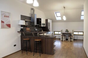 Lägenhet Deluxe | Eget kök | Kylskåp och kaffe- och tebryggare