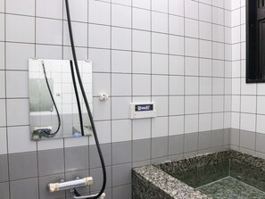 Separate bathtub and shower, free toiletries, hair dryer, bidet