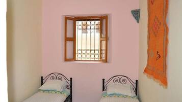 Habitació amb dos llits individuals tradicional, no fumadors (Makhrouma) | Wifi gratuïta i roba de llit