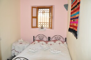 Quarto casal tradicional, para não fumantes (Yakouta) | Wi-Fi de cortesia, roupa de cama