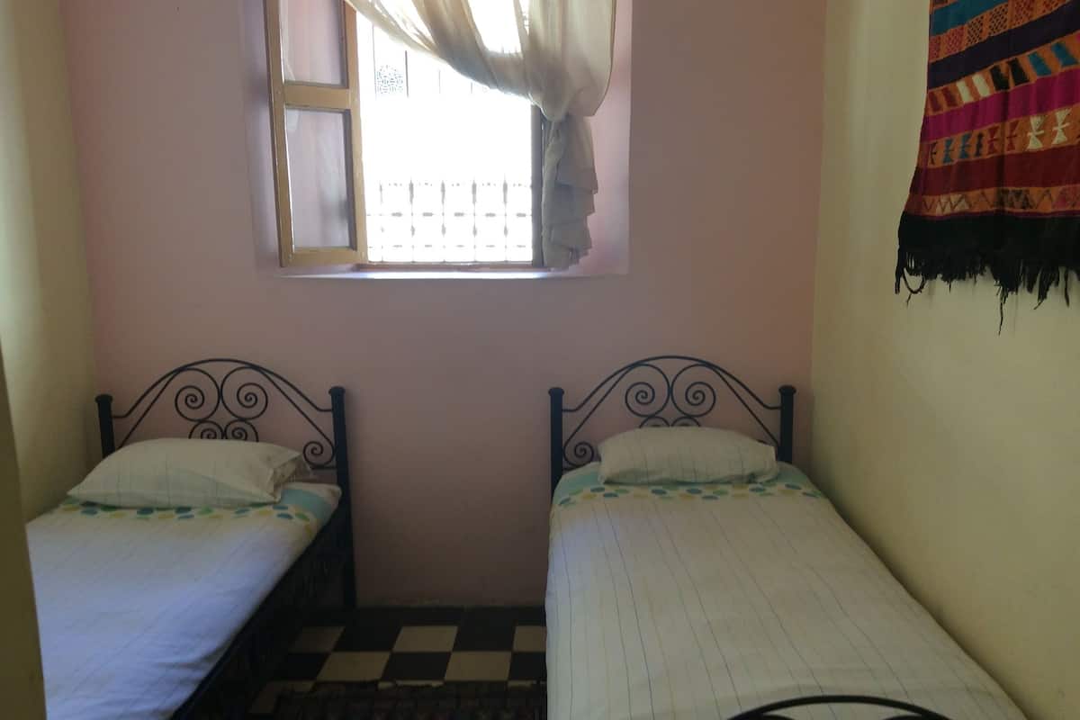 Traditional Twin Room, Non Smoking (Jeblia) | Free WiFi, bed sheets