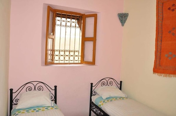 Quarto duplo tradicional, para não fumantes (Makhrouma) | Wi-Fi de cortesia, roupa de cama