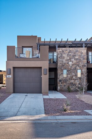 Exterior - Renovated 3BR Sleeps 12 on 18th Hole - Near Pool (St. George)