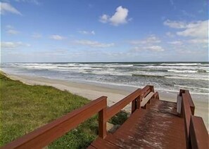 On the beach - Updated direct oceanfront condo with large private balcony and a beachfront pool (New Smyrna Beach)