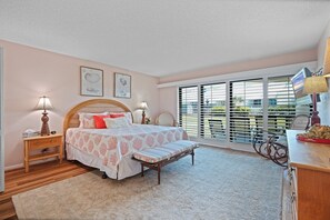 2 bedrooms, memory-foam beds, iron/ironing board, free WiFi