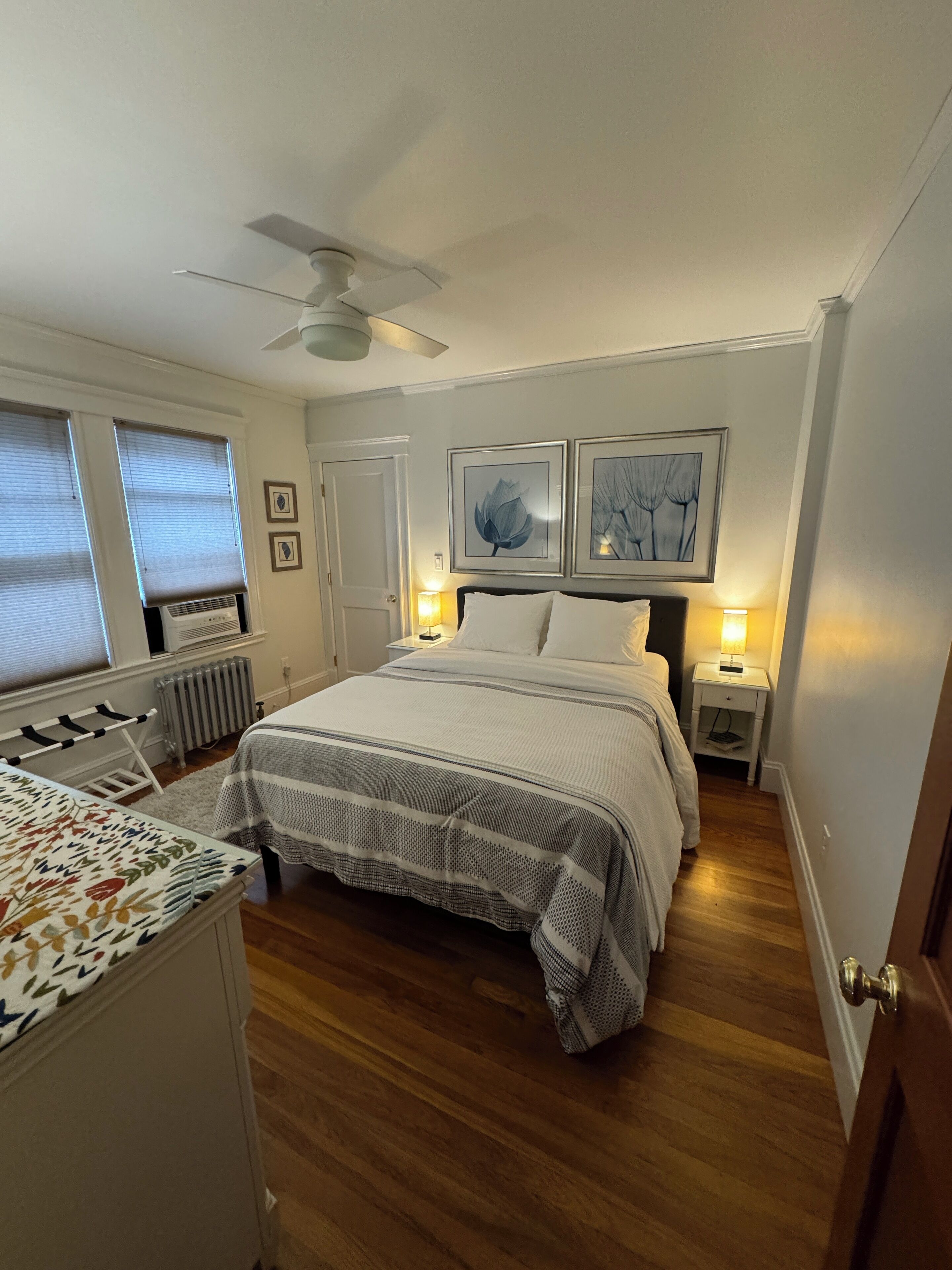 2 chambres, fer et planche à repasser, Wi-Fi, draps fournis