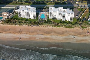 Exterior - Top-floor direct oceanfront 2/2 with a large balcony and a heated beachfront pool (New Smyrna Beach)