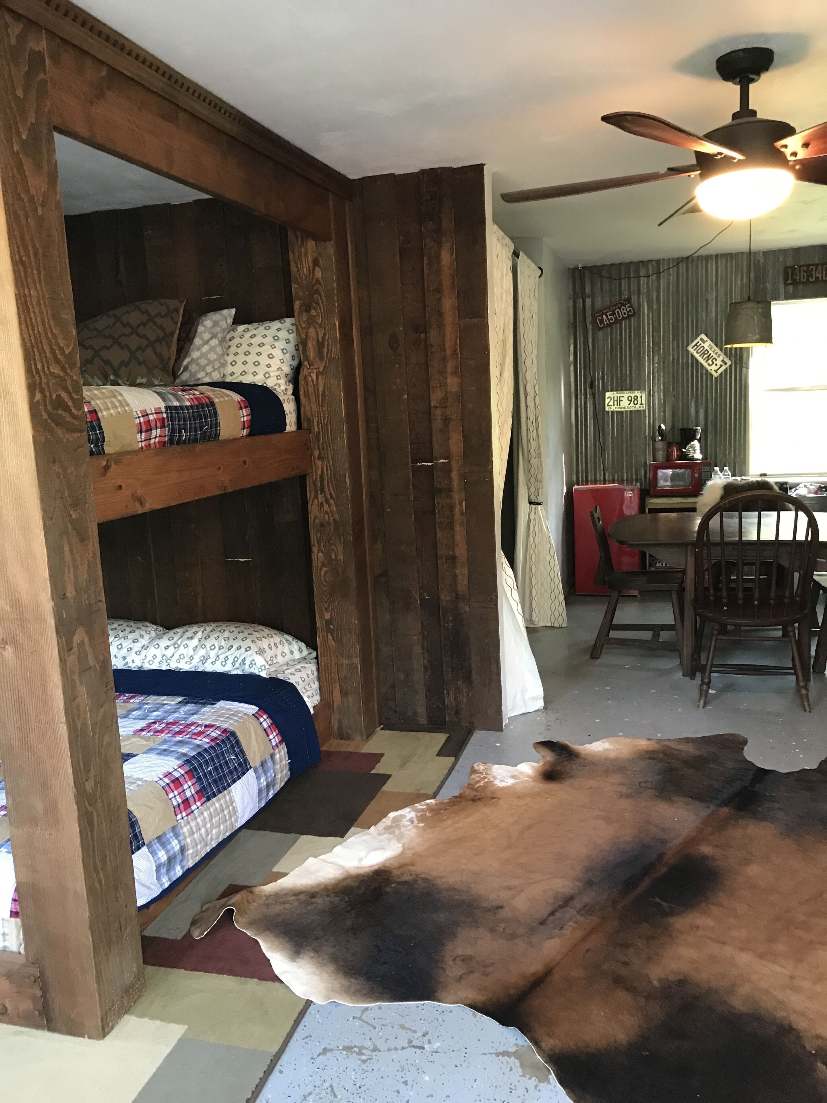 Fer et planche à repasser, Wi-Fi gratuit, draps fournis